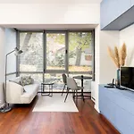 Old Town Modern Studio شقة