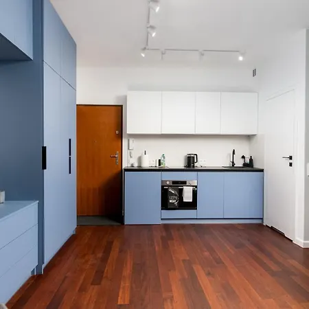 Old Town Modern Studio Apartment *